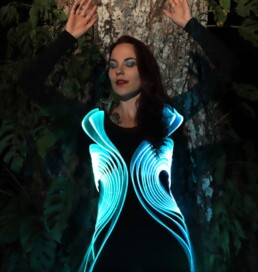 unnaturalglow-livewire-fiber-optic-bodysuit-light-painting-photography